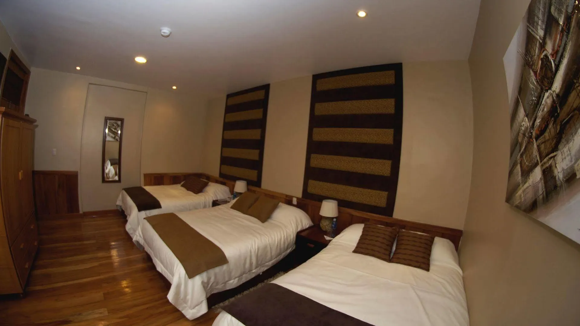 Pepe'S House Cuenca I Hotel & Boutique Hostel