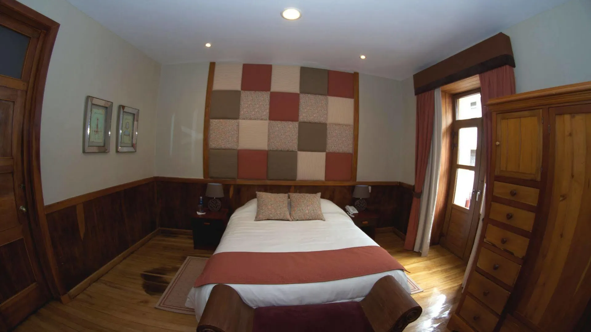 Pepe'S House Cuenca I Hotel & Boutique Hostel